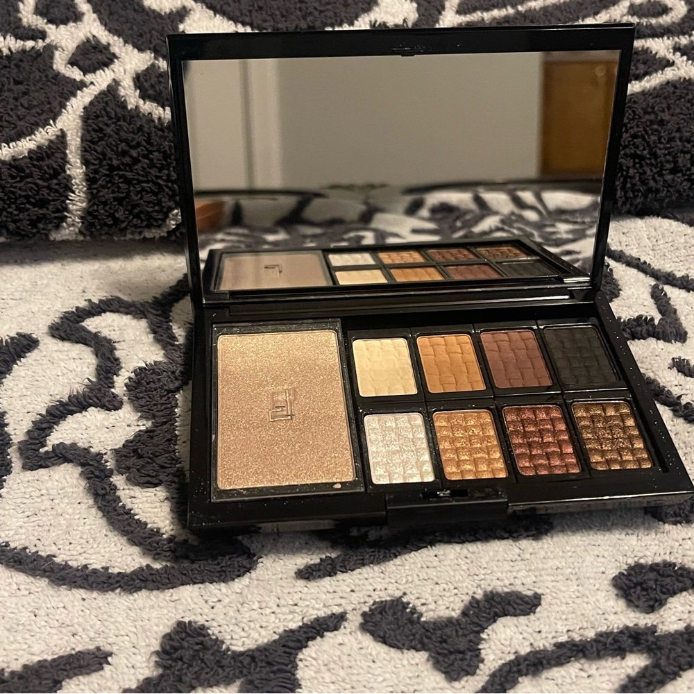 Black Freematic Eyeshadow Pro Palette